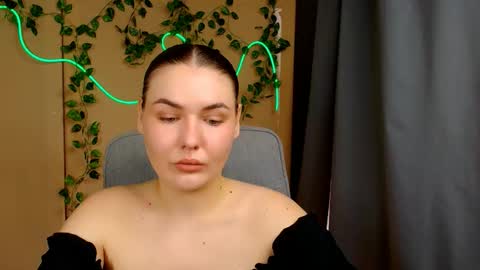mia_lemm online show from May 14, 7:25 am