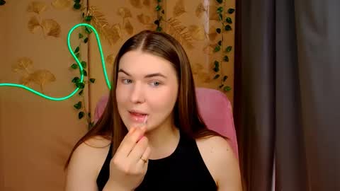 mia_lemm online show from May 20, 7:16 am