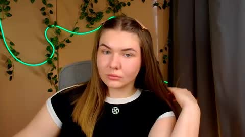 mia_lemm online show from May 6, 7:01 am