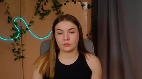 mia_lemm online show from May 7, 7:12 am