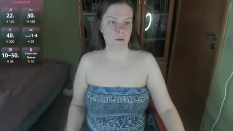 mia_lores online show from May 6, 9:35 am