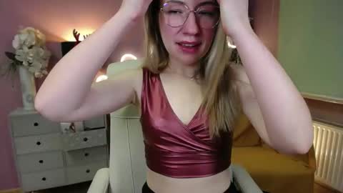 Mia online show from January 11, 8:11 am