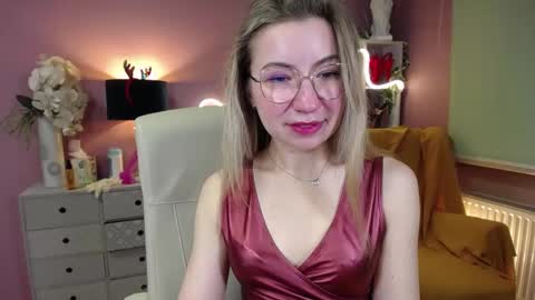 Mia online show from December 22, 8:16 am