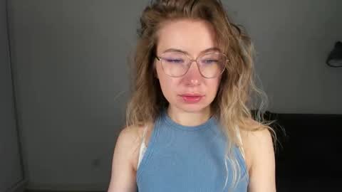 Mia online show from January 11, 2:33 pm