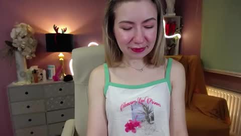 Mia online show from December 28, 7:33 am