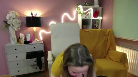 Mia online show from January 9, 9:06 am