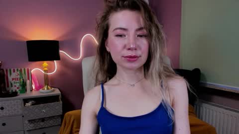 Mia online show from November 21, 7:54 am