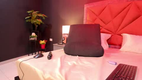 MIA  online show from October 12, 8:33 pm