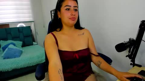 mia_mills777 online show from September 10, 3:01 pm