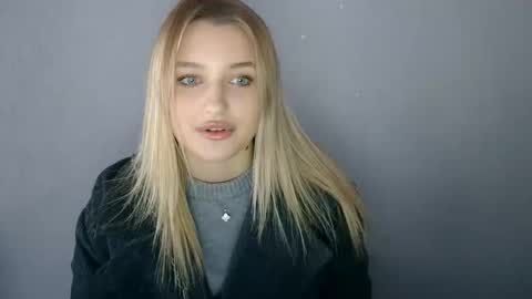 Mia online show from October 1, 10:20 am