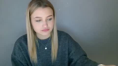 Mia online show from October 2, 1:27 pm