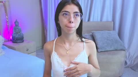 Mia online show from May 18, 12:22 pm