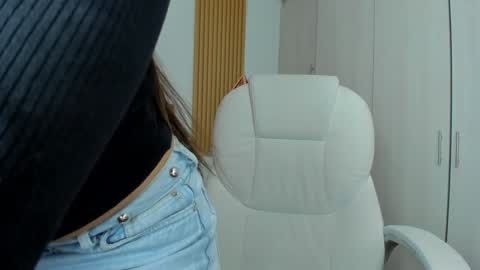 Mia Nevaeh - follow me online show from December 19, 9:06 pm