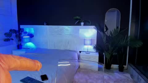 Mia online show from May 26, 4:01 am