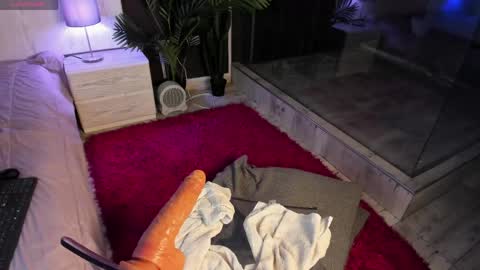 Mia online show from May 15, 5:11 am