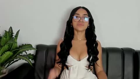 Snapshot of mia_petite72 chatting on September 26, 12:19 am mia_petite72 online show from September 26, 12:19 am