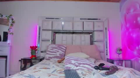 mia_peyton1 online show from May 13, 9:31 pm