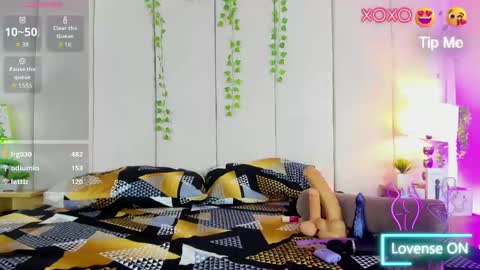 mia rousse25 online show from May 3, 11:24 am