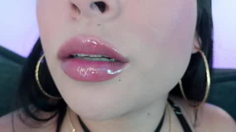Mia online show from May 17, 12:10 am