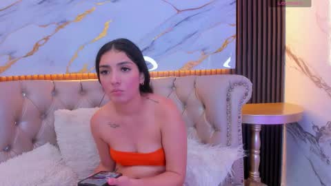 Mia online show from October 4, 11:09 pm