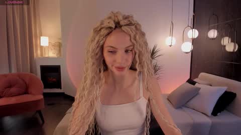 Mia online show from October 20, 6:27 am