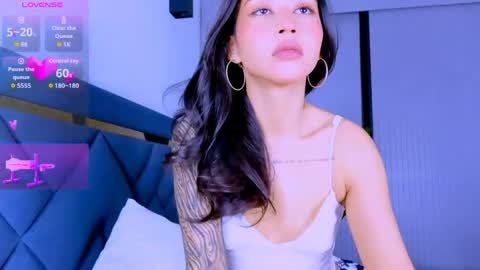 Mia online show from May 28, 10:35 am