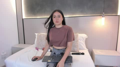 M I A online show from May 19, 12:12 pm
