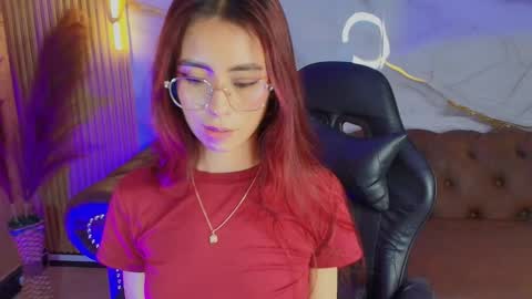 Mia online show from October 18, 3:04 pm