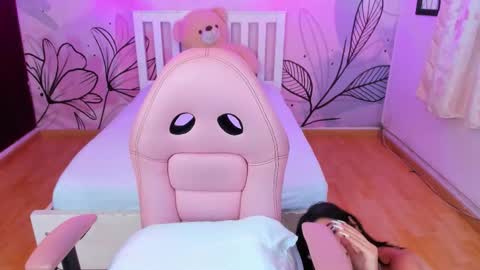 Snapshot of mia_vanucci chatting on October 25, 9:21 pm Mia Vanucci online show from October 25, 9:21 pm