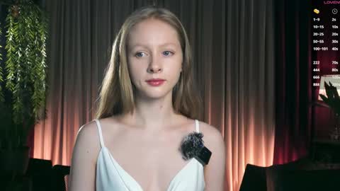 Mia online show from December 20, 5:17 pm