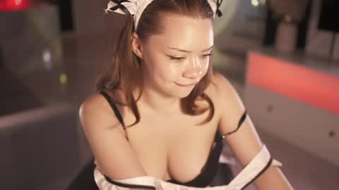 VixenMia online show from May 15, 4:27 am