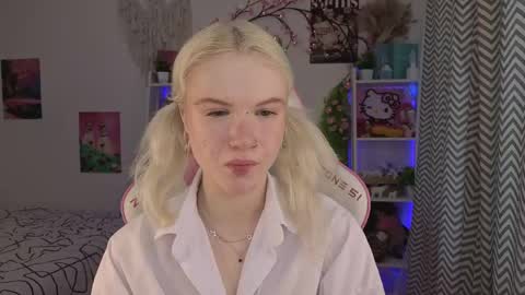 Mia online show from May 25, 3:16 am
