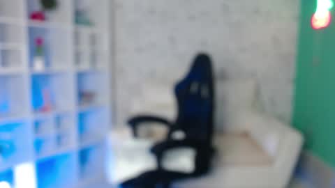 Mia online show from March 10, 11:49 pm