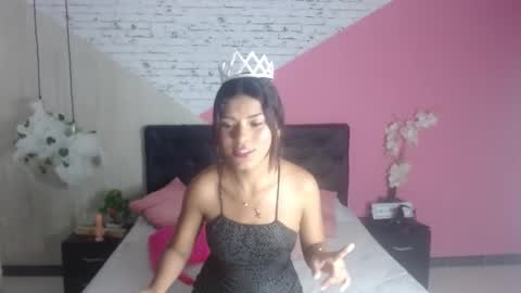 Mia online show from February 8, 11:24 pm