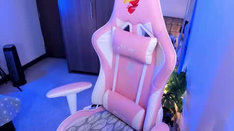 mia  nicolle online show from February 12, 4:58 am