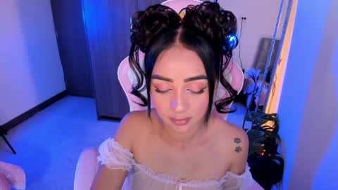 mia  nicolle online show from May 21, 1:58 am