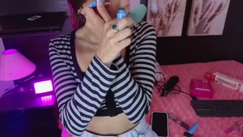 Snapshot of miaa_as_ chatting on October 10, 2:55 pm miaa_as_ online show from October 10, 2:55 pm