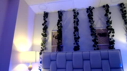 Mia online show from May 24, 11:53 am