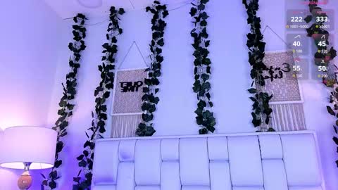 Mia online show from March 18, 11:37 am