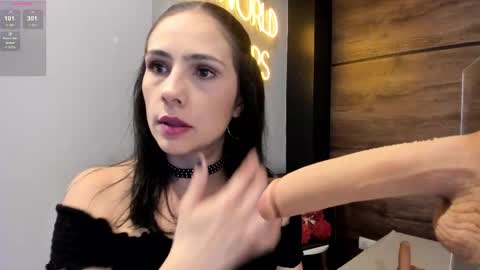 Mia online show from October 12, 11:34 am