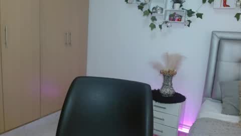 miaa_star_1x online show from May 8, 10:29 am