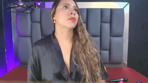 Mia online show from November 5, 12:10 pm