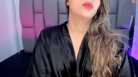 Mia online show from December 16, 12:06 pm