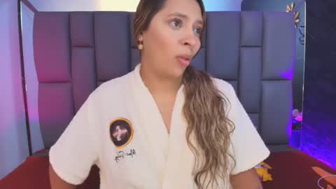 Mia online show from November 20, 12:17 pm