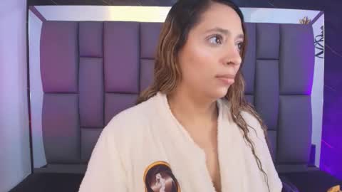 Mia online show from February 5, 12:19 pm