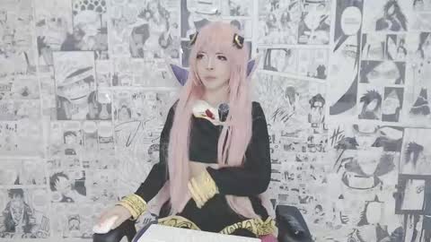 Mia online show from October 4, 5:13 am