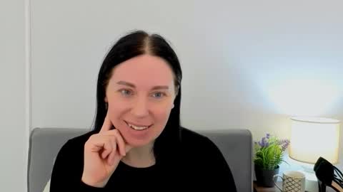 Mia online show from March 27, 4:30 pm