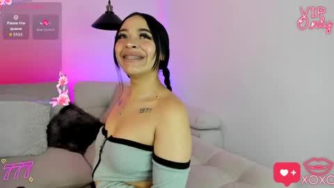 miaamillerr1 online show from April 3, 8:40 pm