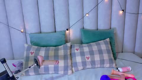 miaanderson__ online show from April 8, 1:13 pm