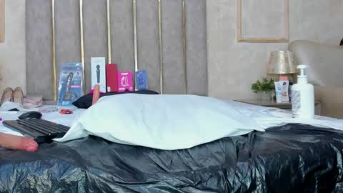 Miaasummer online show from May 12, 4:13 pm